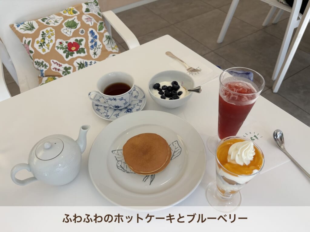 六花亭 札幌本店 喫茶室 ホットケーキとブルーベリー パフェ